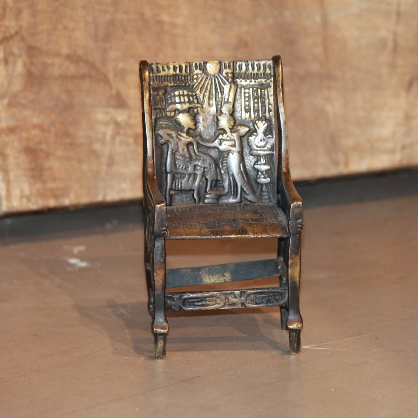 Mini silla dorada