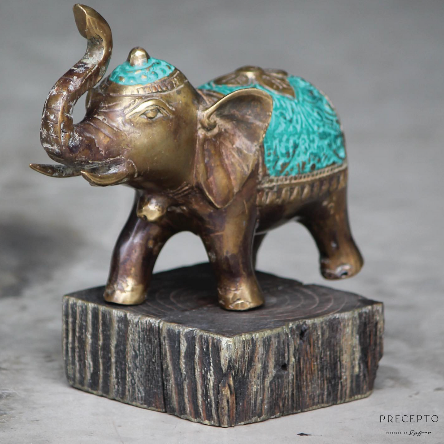 Mini Elefante con detalles azules